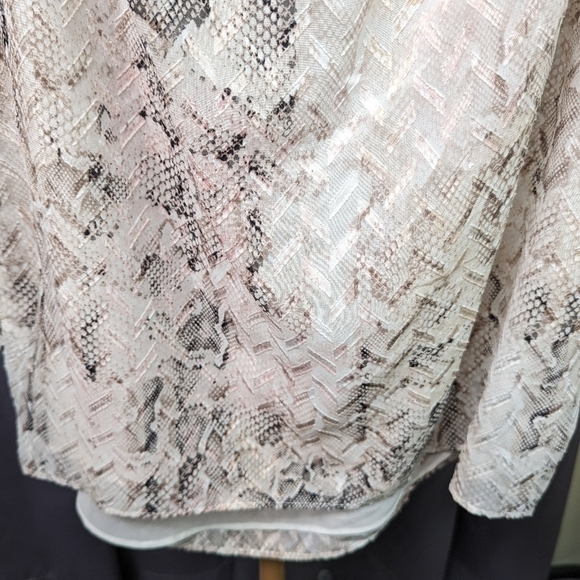 WHBM Snake Print Off the Shoulder Blouse Sz M - Picture 4 of 8
